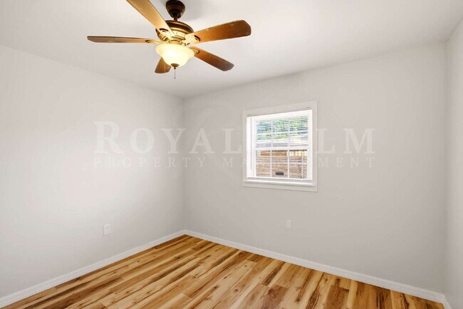 Building Photo - 2/1 Retreat in North Fort Myers: Apartment Life Called. We Didn't Answer.