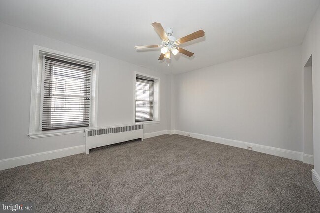 Building Photo - 217 Dupont St