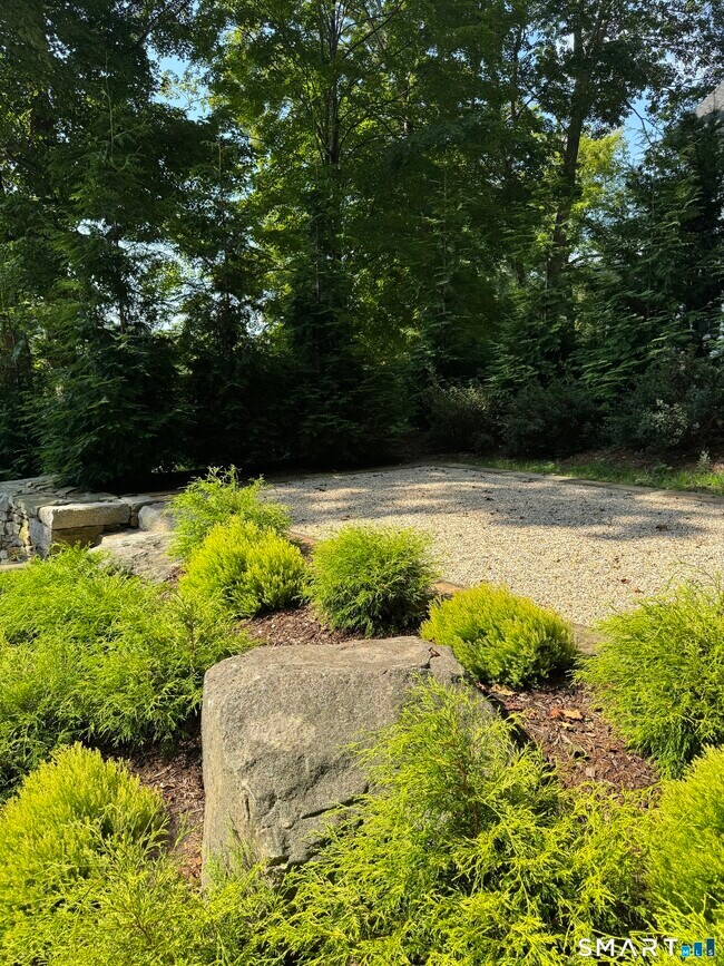 Building Photo - 4 Main St