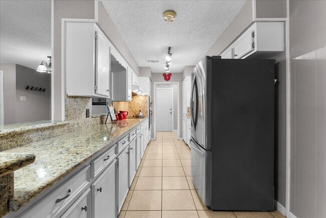 Building Photo - 883 Silverpines Rd