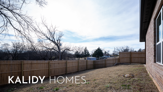 Building Photo - 308 W 3rd St