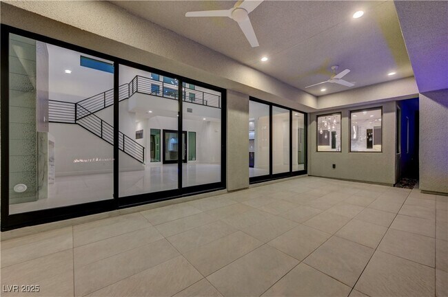 Building Photo - 68 Grey Feather Dr