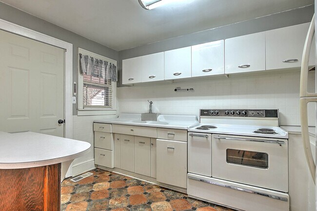 Building Photo - 14 22nd St