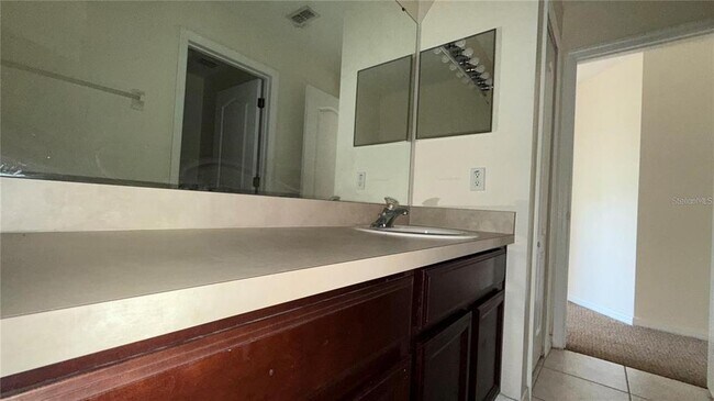 Building Photo - 979 Hacienda Cir