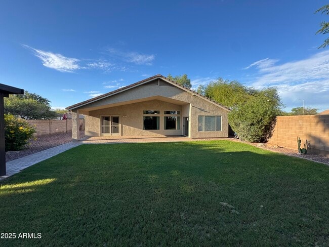 Building Photo - 613 W Canary Way