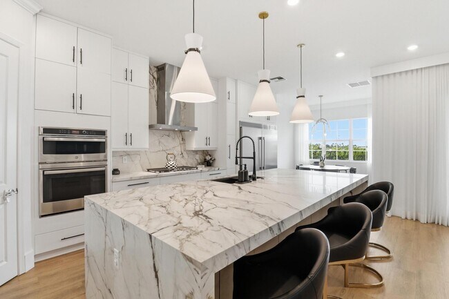 Building Photo - 655 Hookline Cir