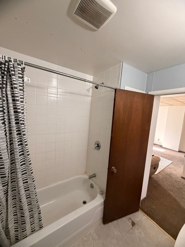 Building Photo - 203 Wood St