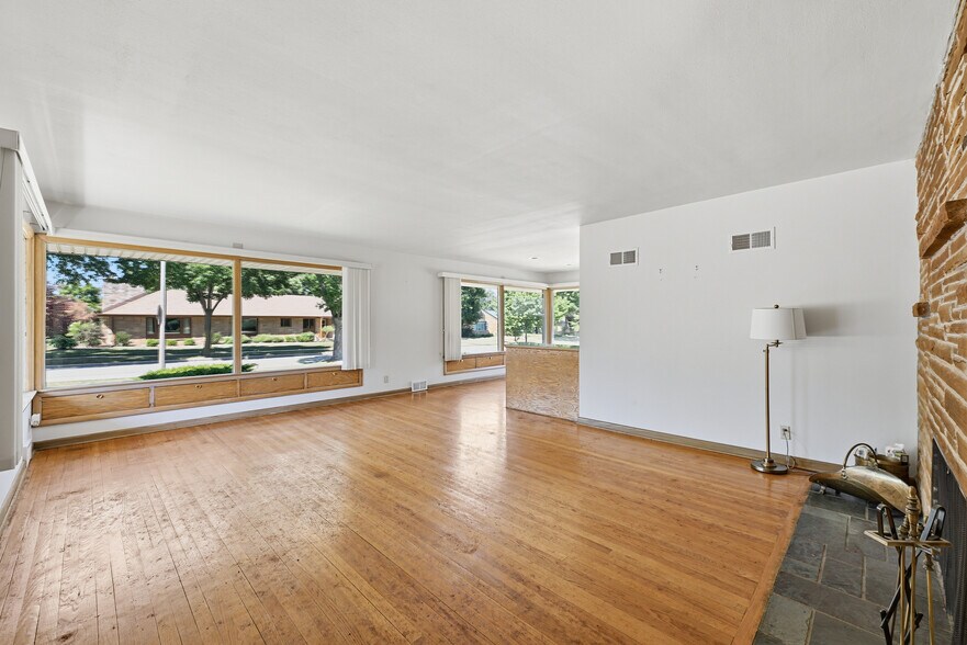 Building Photo - 728 N 74th St