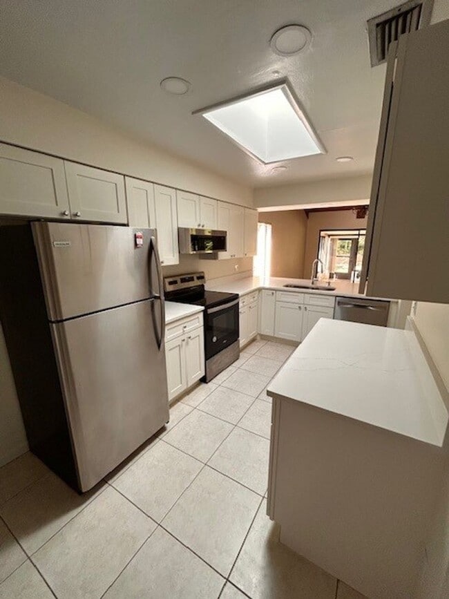 Building Photo - 50% of First Month Rent!  Newly renovated ...