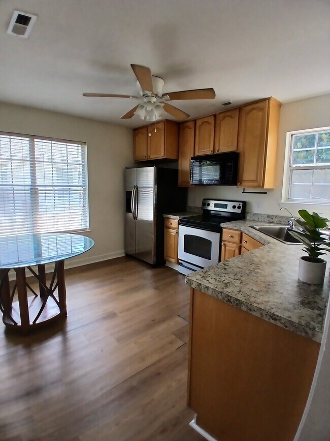 Building Photo - 124 Mallard Dr