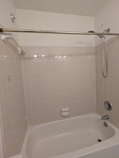 Second Ensuite Full Bath - 4012 Elm St