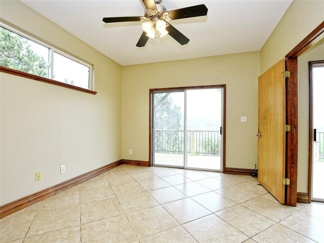Building Photo - 605 Echo Dr