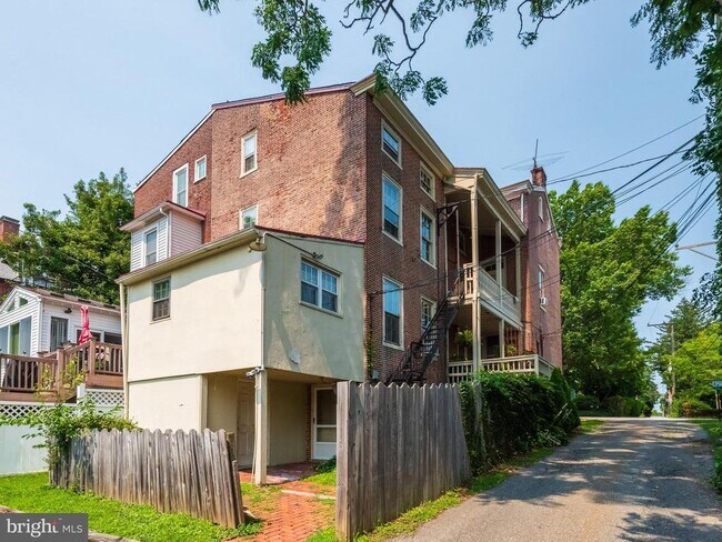 Building Photo - 318 N Matlack St