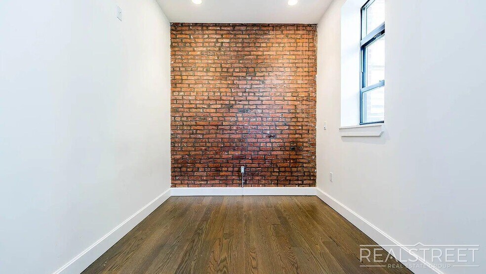 Building Photo - Monitor Street