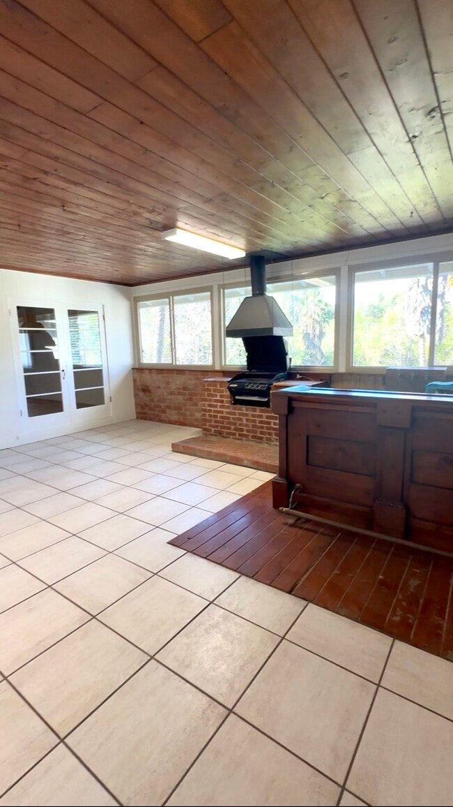 Building Photo - 4370 Calavo Dr