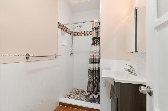 Building Photo - 920 N 26th Ave