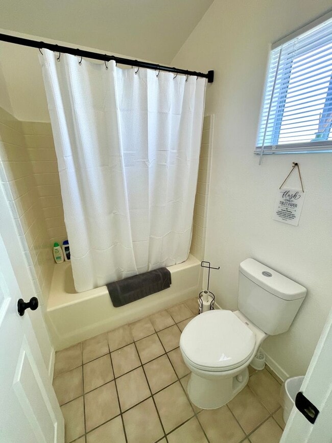 Building Photo - Luxurious Fully Furnished 3 Bedroom Home with Garage!