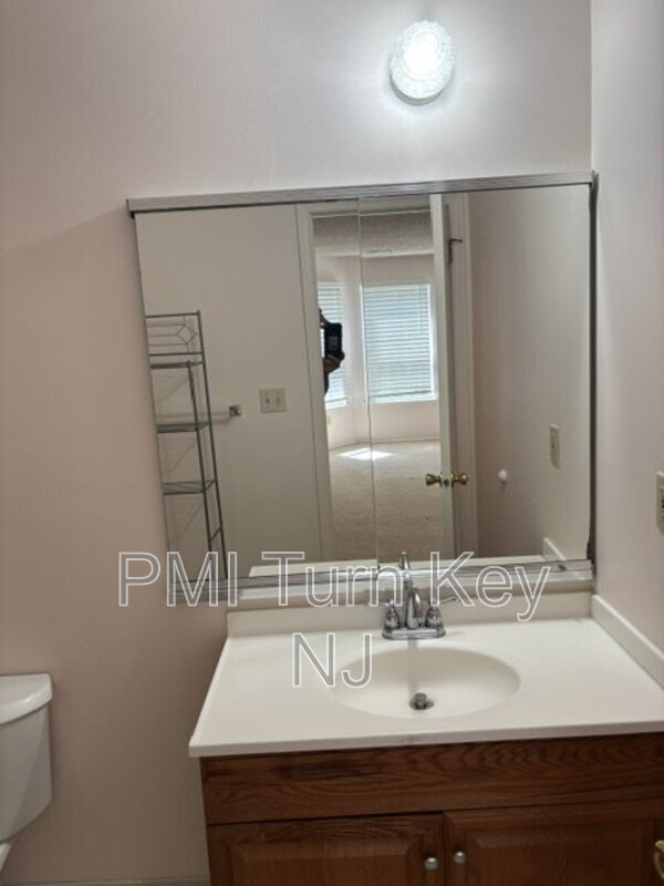 Building Photo - 133 Tulip Ln