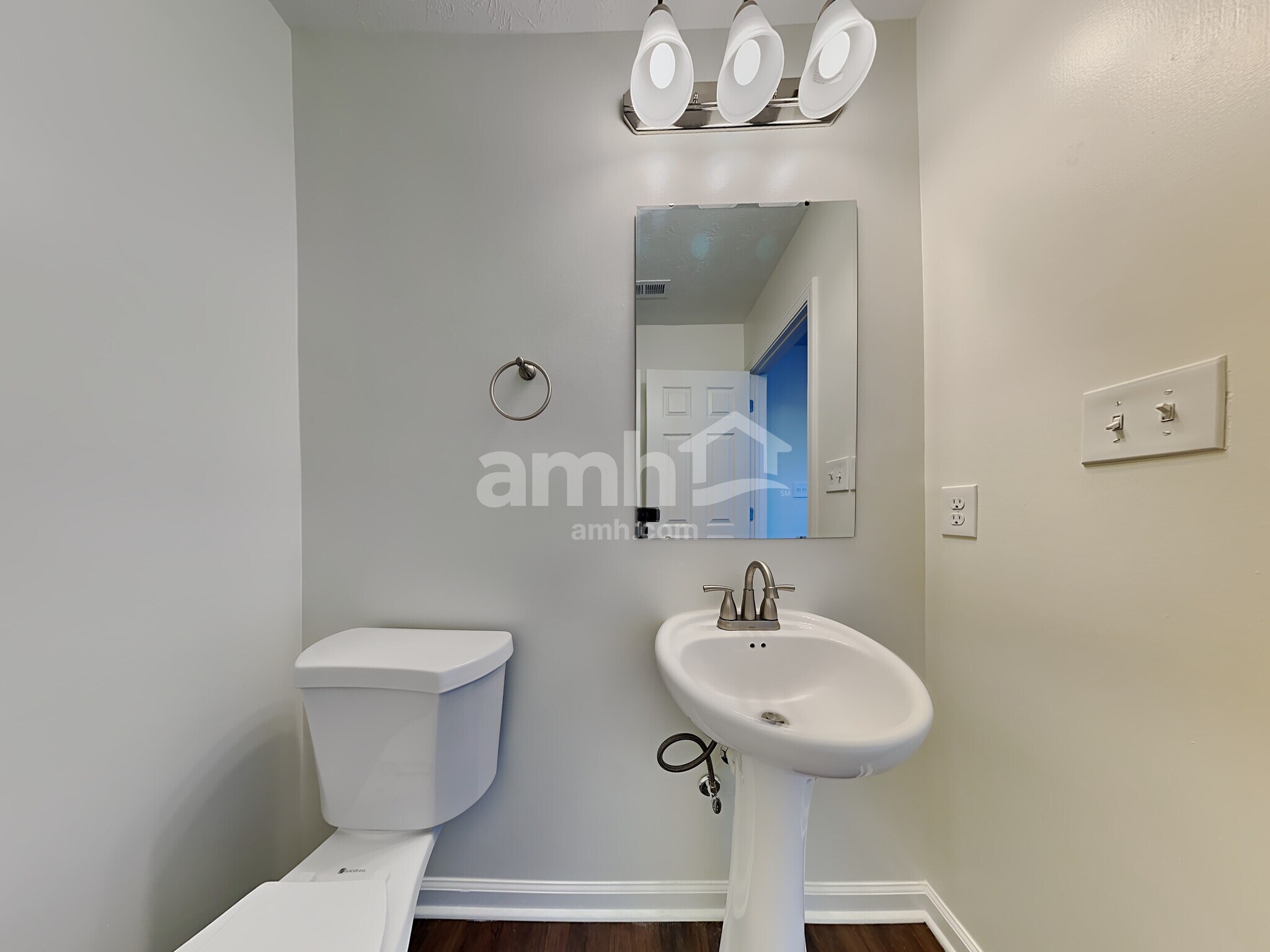 Building Photo - 15518 Farmland Ct