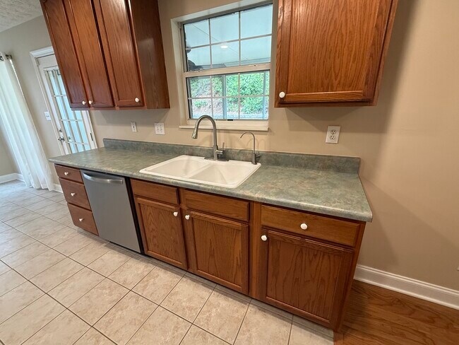 Building Photo - 8404 Lesley Marie Ln