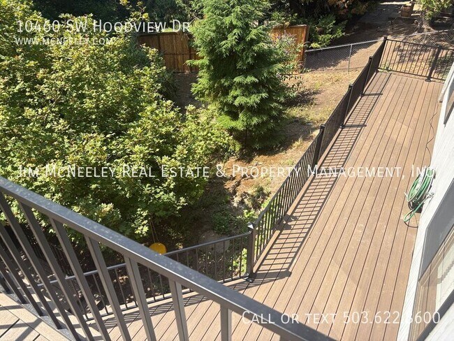 Building Photo - 10460 SW Hoodview Dr