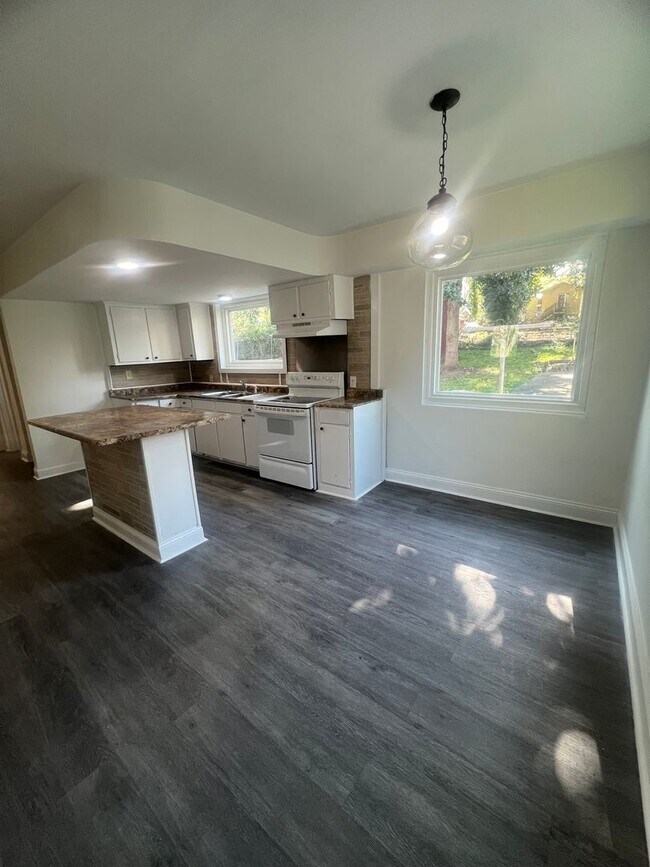 Building Photo - Spacious 4-Bedroom Brick Home with Hardwood Floors and Walk-In Closet