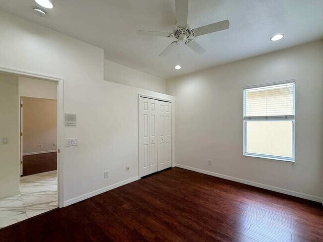 Building Photo - 9512 Greenpointe Dr