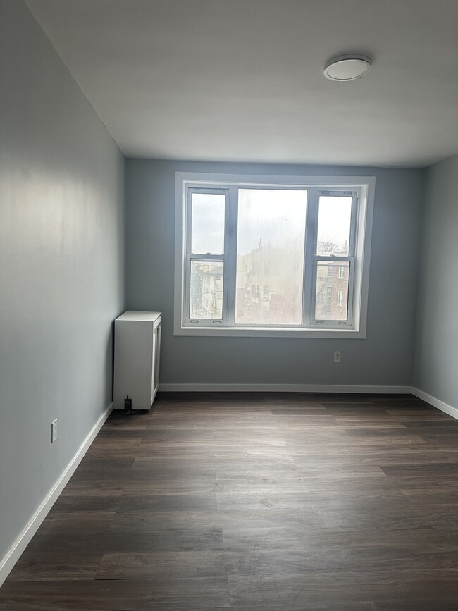 Building Photo - 154 Radford St