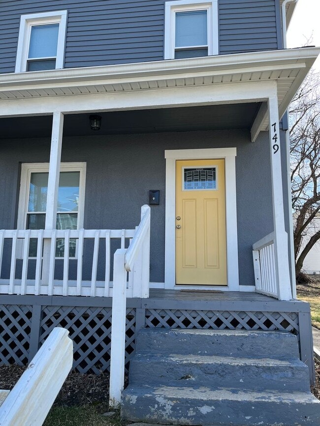 Building Photo - Recently renovated 2 bedroom 1.5 bathroom ...