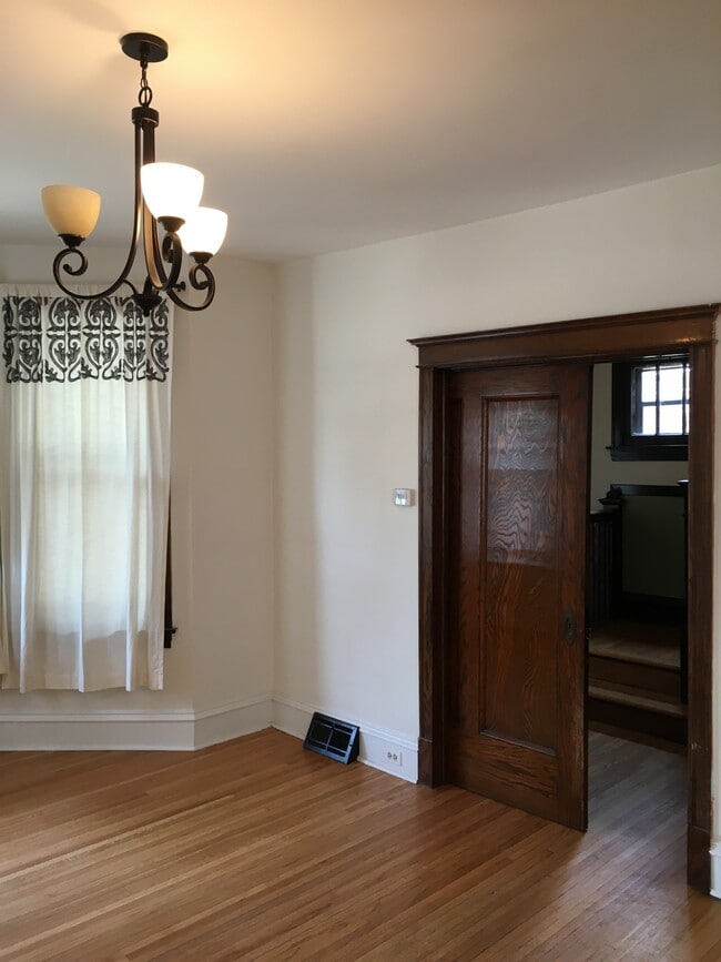 Building Photo - 7228 N Rogers Ave