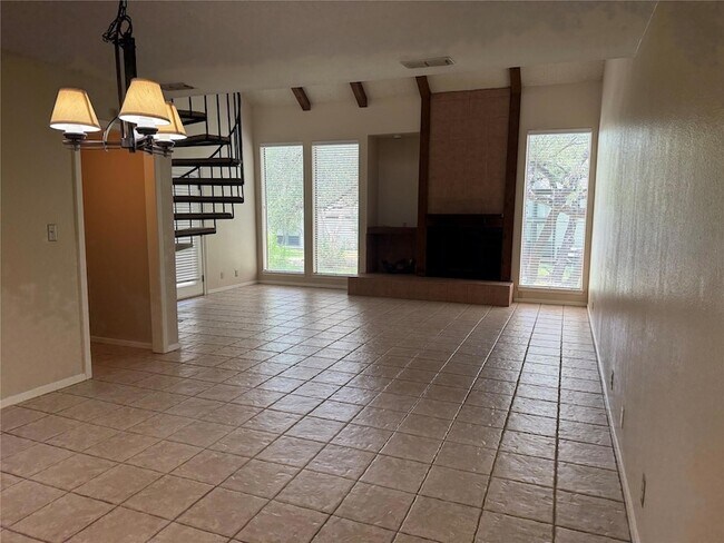 Building Photo - 17 Casa Verde St
