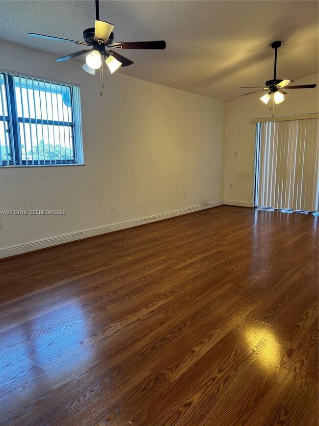 Building Photo - 9794 Nob Hill Ct