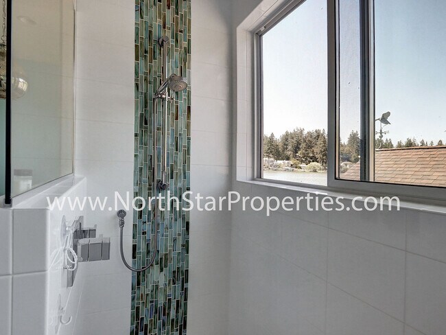 Building Photo - Truly Amazing and Rare Furnished Lake Oswego Cabana.