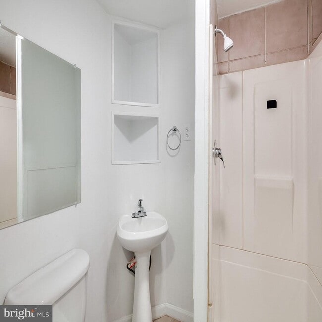 Building Photo - 243 Krams Ave