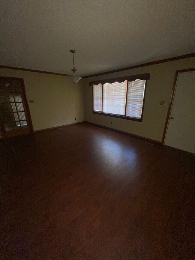 Building Photo - 105 Redwood Trail