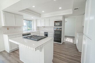 Building Photo - Charming Castaic Home