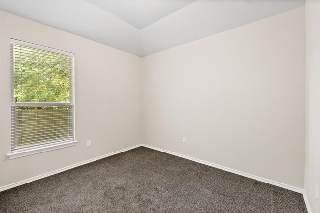 Building Photo - 119 Creekside Villa Dr