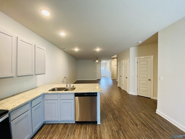 Building Photo - 408 Edgebrook Dr