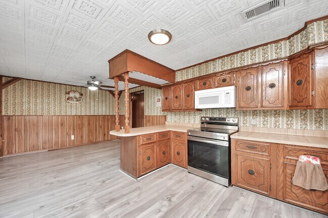 Building Photo - 535 Pampa St