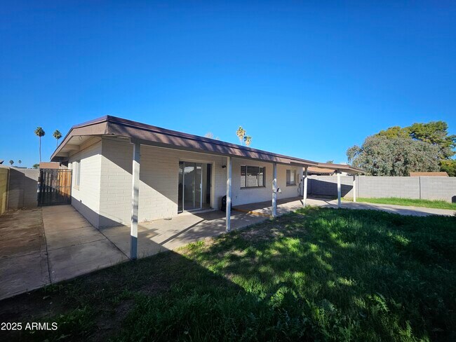 Building Photo - 513 N Apache Dr