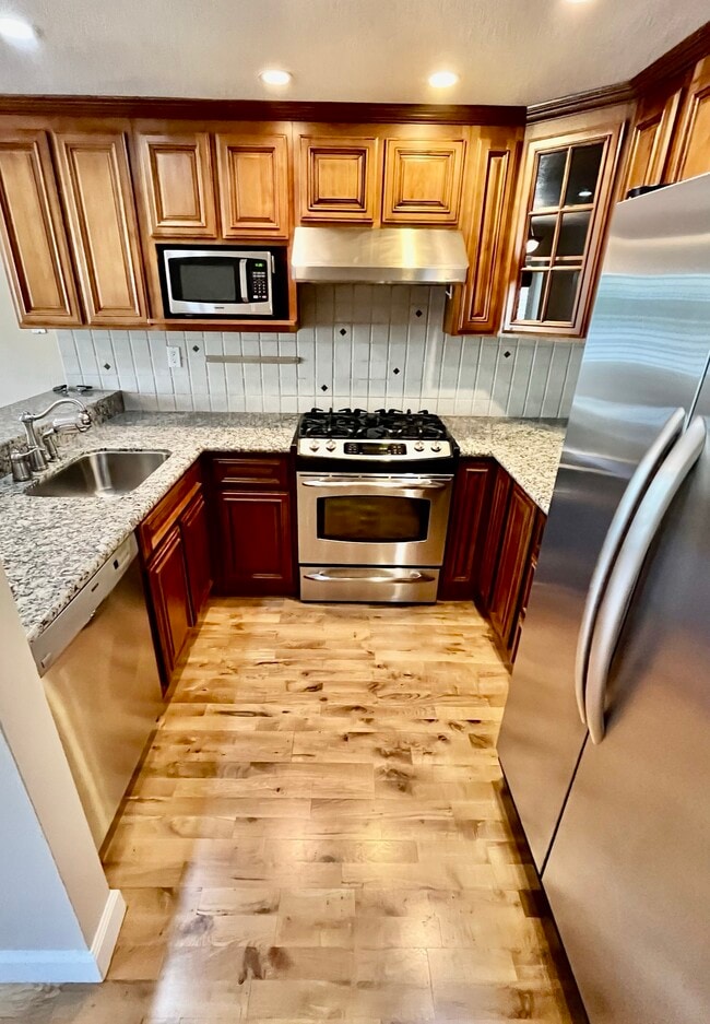 Building Photo - 185 Easy St