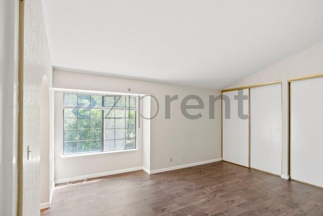 Building Photo - 1225 Oak Hill Ct