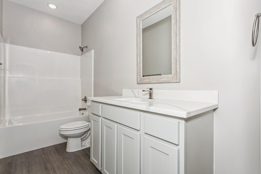 Building Photo - 105 Meadowbrook Dr