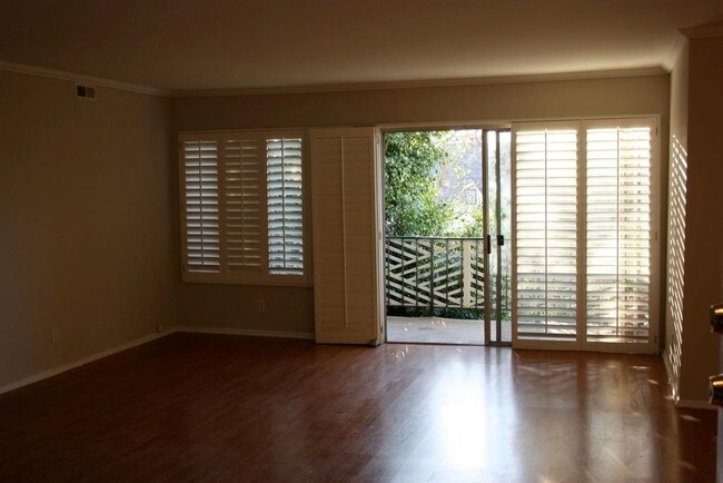Living Area - 442 S Rexford Dr