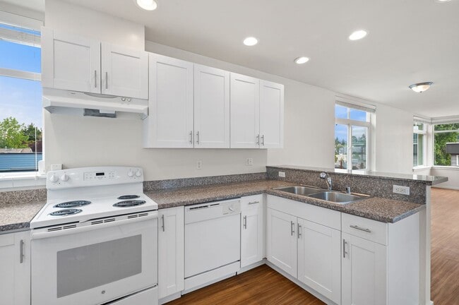 Building Photo - 3027 21st Ave W