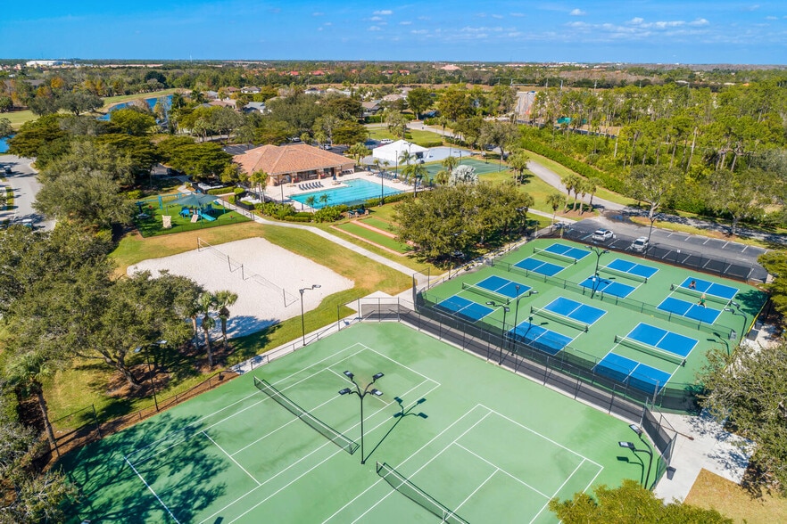 Building Photo - 21572 Brixham Run Loop