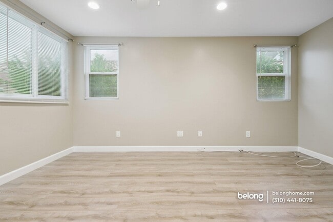 Building Photo - 747 W Oliver St