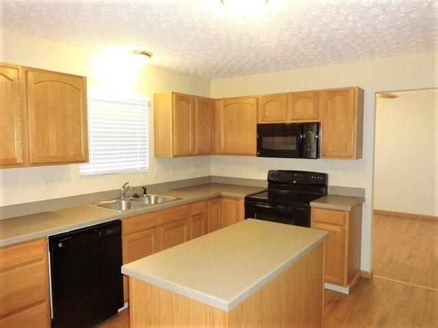 Building Photo - 1961 Bay Port Dr