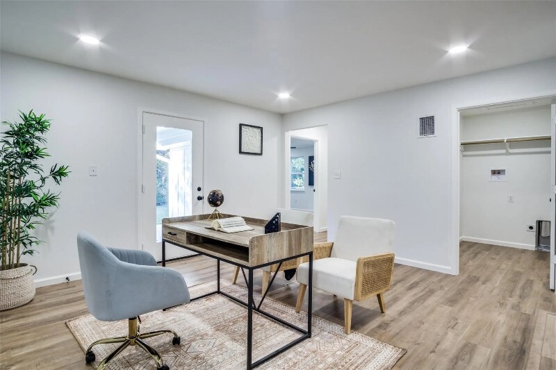 Building Photo - 5812 Waltham Ave