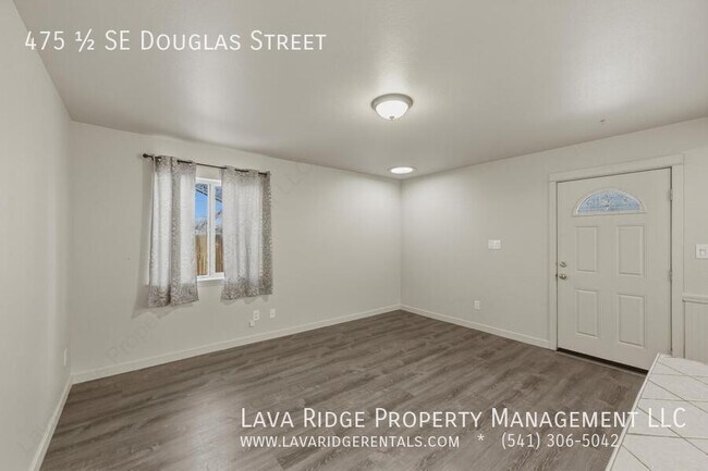 Building Photo - 475 SE Douglas St